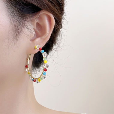 2024韩国饰品图片:OKBA58043彩色米珠耳圈时尚气质韩版耳饰