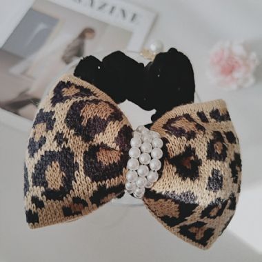 OKBA59147豹纹蝴蝶结星光气质百搭大肠发圈发绳
标签:发圈发绳||蝴蝶结  仿珍珠  布艺