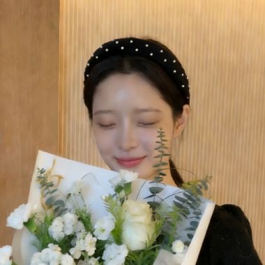 OKBA59177天鹅绒手缝大小珍珠高颅顶赫本风发箍
标签:发箍发带||仿珍珠